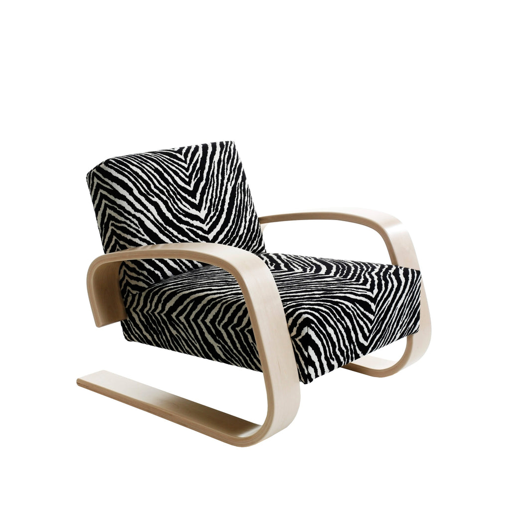 Armchair 400 with a birch frame and Zebra fabric, combining bold patterns with natural wood tones.