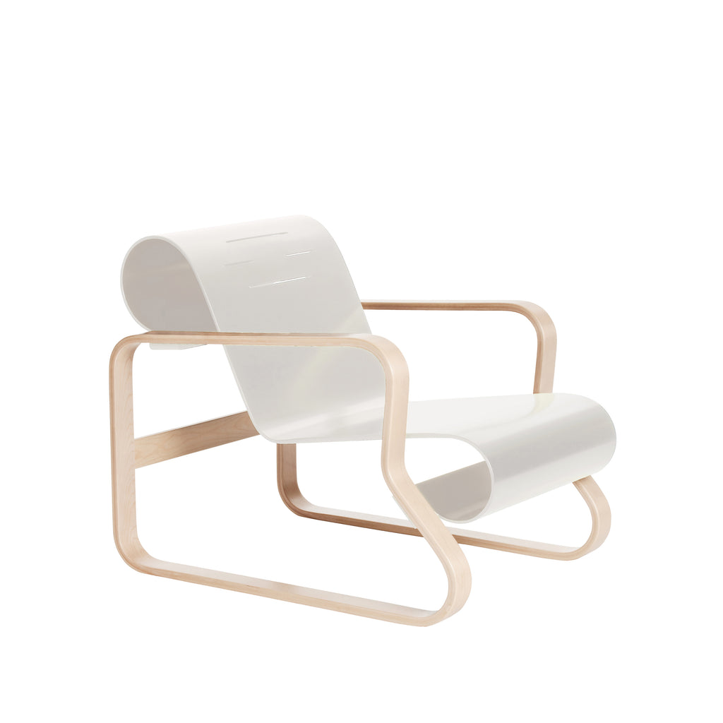 Designed by Alvar Aalto in 1932, Armchair 41 was created for the interior of a tuberculosis sanatorium in the Finnish city of Paimio and is considered one of Aalto’s masterpieces. Armchair 41 is made of form-bent solid birch plywood, which gives it a light and sculptural look. The seat is lacquered white.