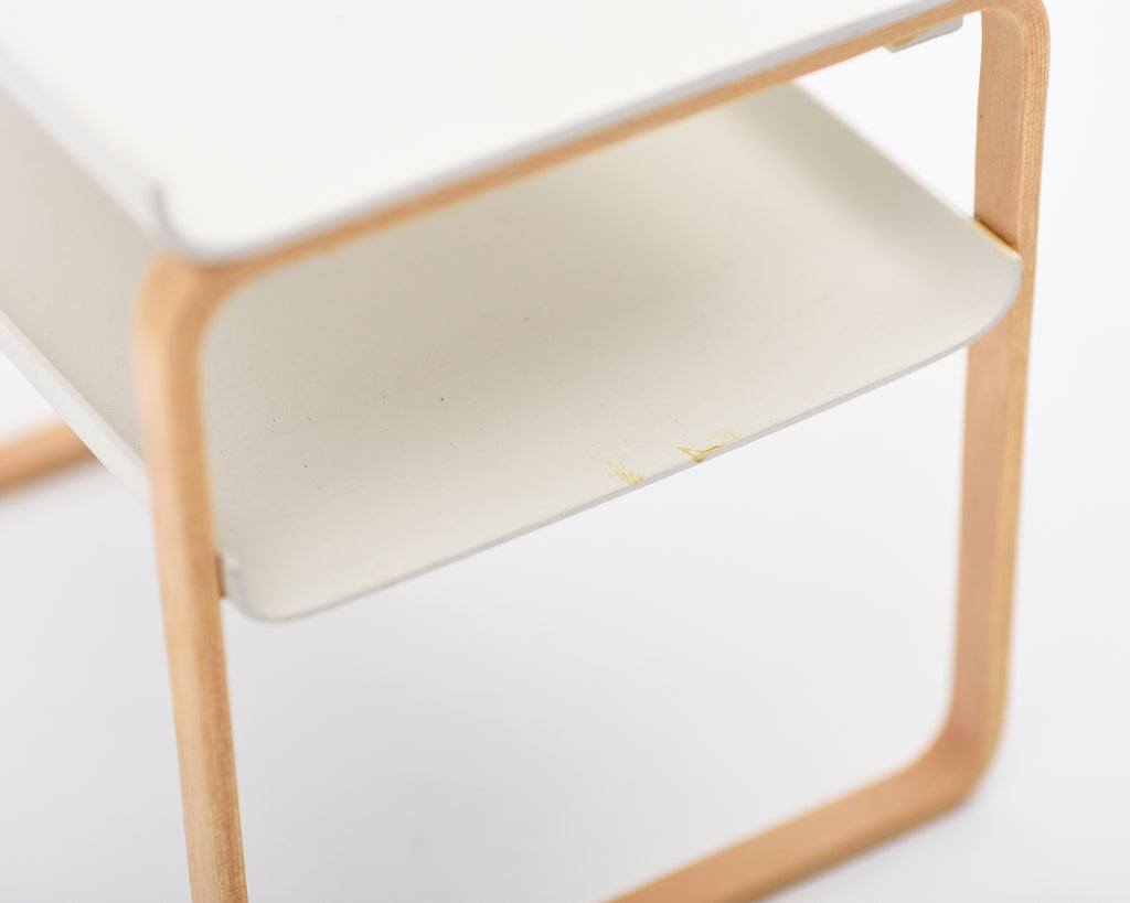 Close-up of this miniature, a table with two white surfaces and a birch frame.