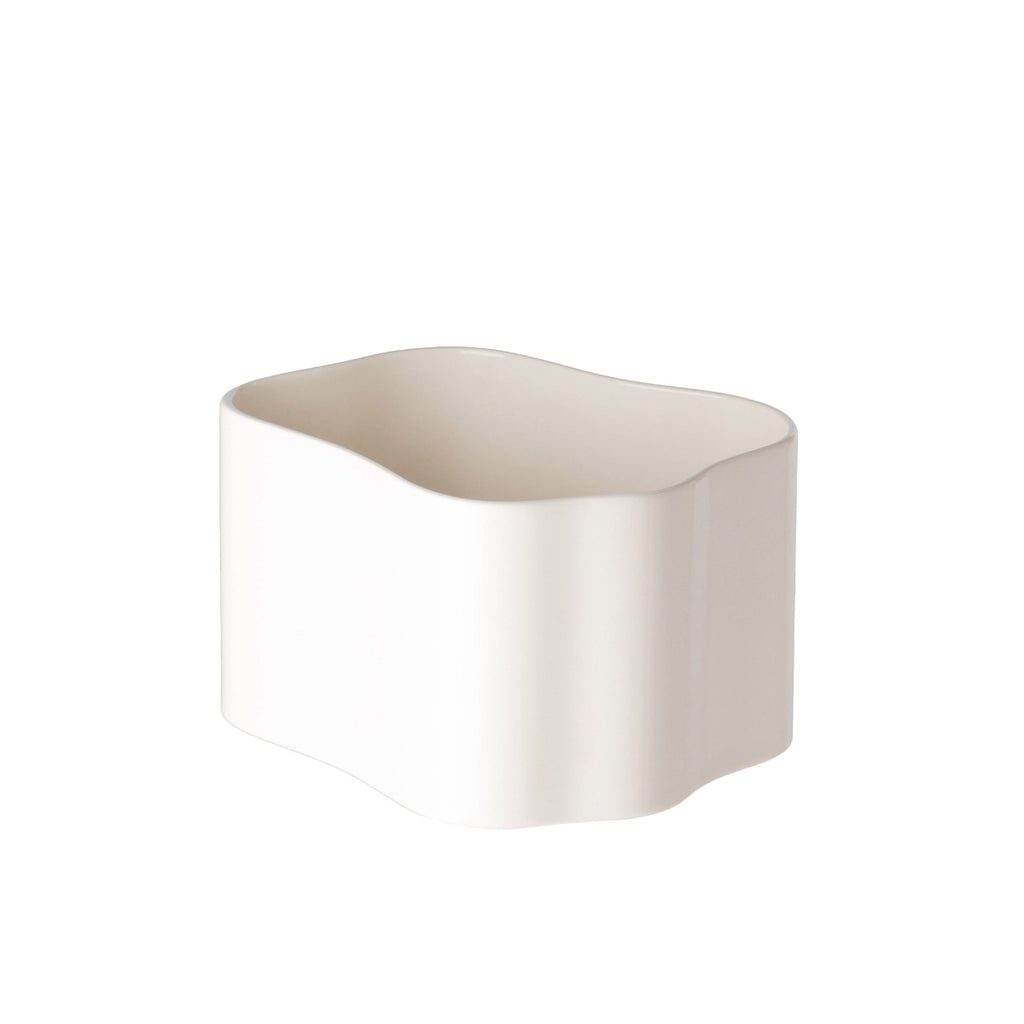 Riihitie Plant Pot (Medium) in white, designed by Aino Aalto. Model B, featuring a curvy and organic shape without corners. Handmade from ceramic. Suitable for indoor use only.