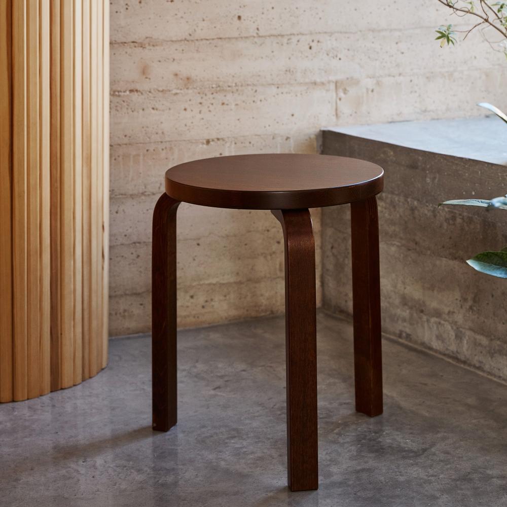 Minimalist interior featuring Artek Stool 60 with a walnut stain finish. In the background, Screen 100 is visible.